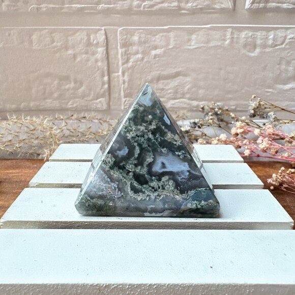 Gorgeous Moss Agate Pyramid - Picture 7 of 7